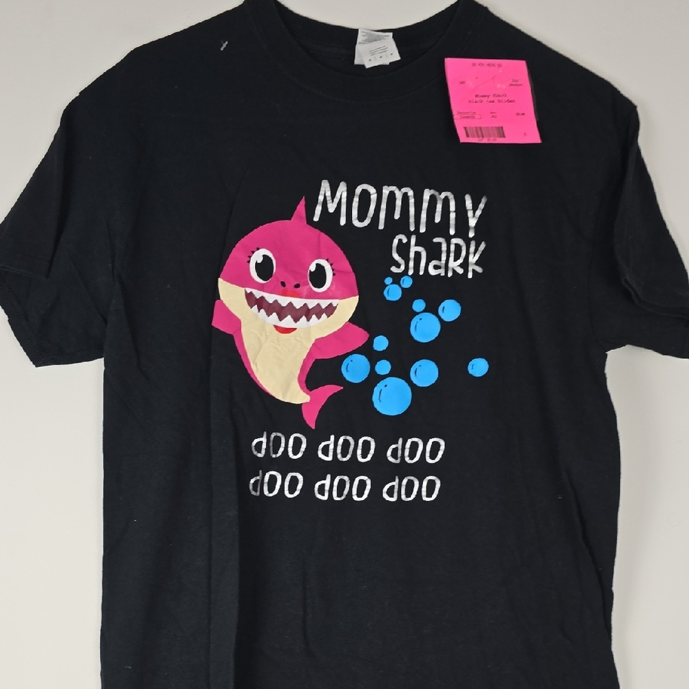 Gildan Black Mommy Shark Womens Tee